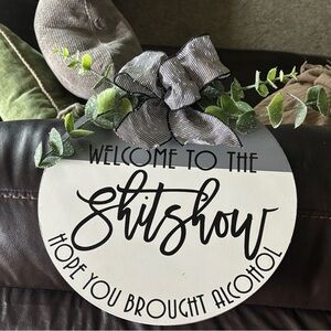 Hanging Door Sign - DIY
